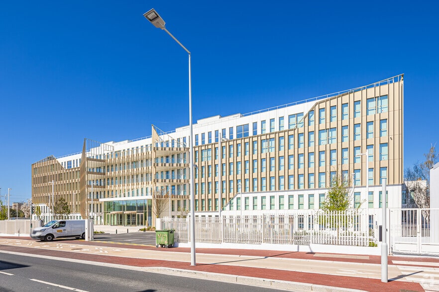 Bureau dans Nanterre à louer - Photo de l’immeuble – Image 3 sur 6