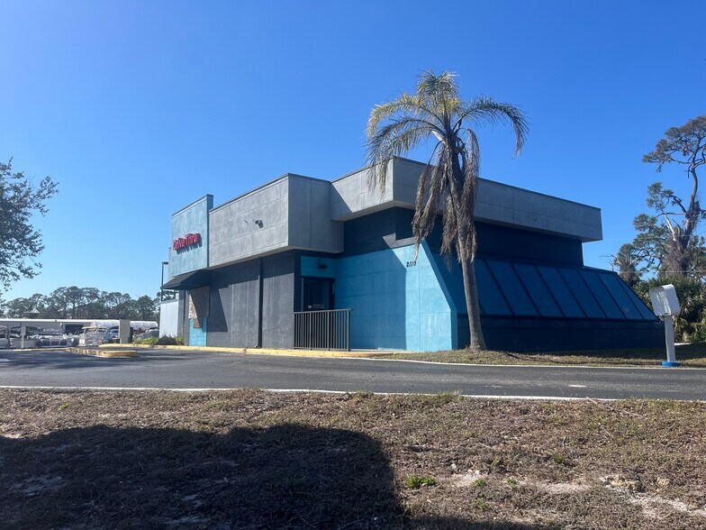 2110 Placida Rd, Englewood, FL à vendre - Photo de l’immeuble – Image 2 sur 8