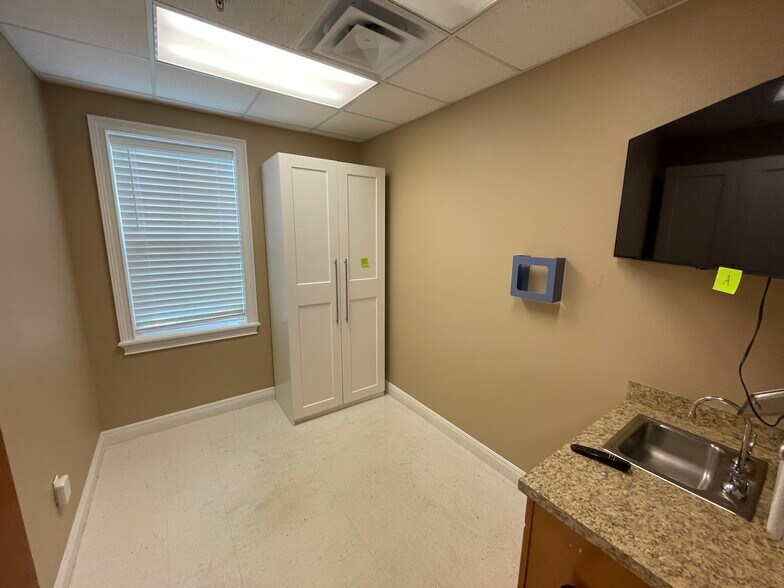 733-771 Highway 466, Lady Lake, FL à louer - Photo intérieure – Image 3 sur 17