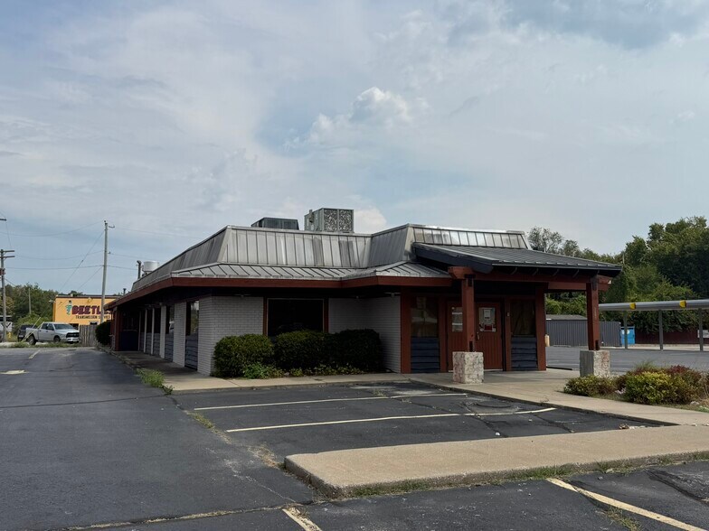 1640 N Glenstone Ave, Springfield, MO à louer - Photo de l’immeuble – Image 3 sur 12
