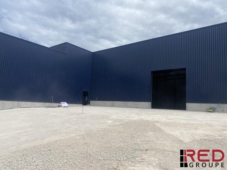 Industriel/Logistique dans Signes à louer - Photo de l’immeuble – Image 3 sur 5