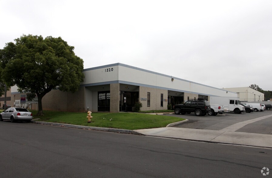 1520 Commerce St, Corona, CA à louer - Photo principale – Image 1 sur 5