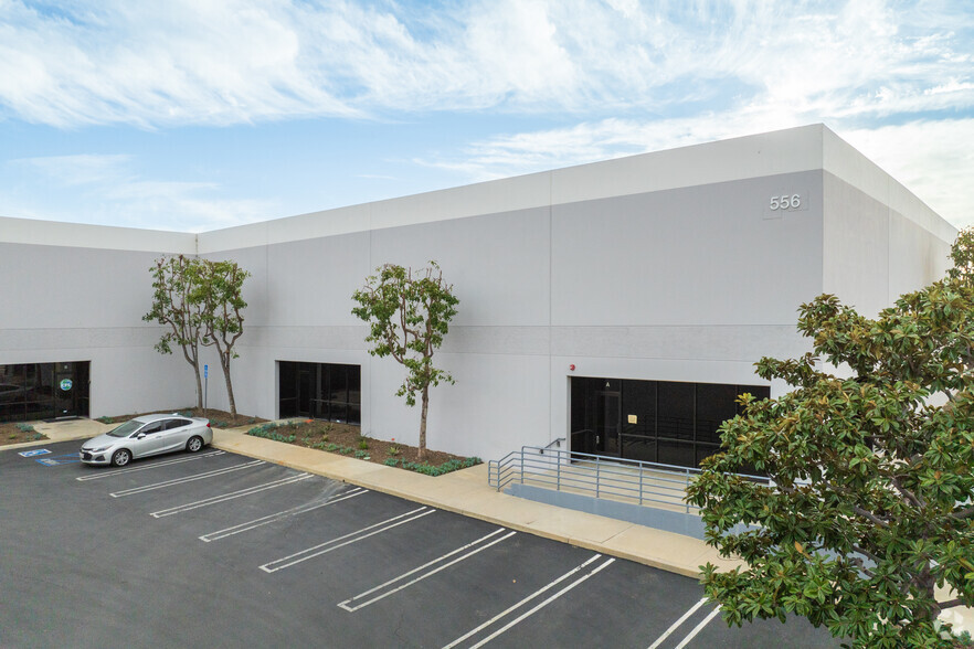556 Vanguard Way, Brea, CA à louer - Photo principale – Image 1 sur 6