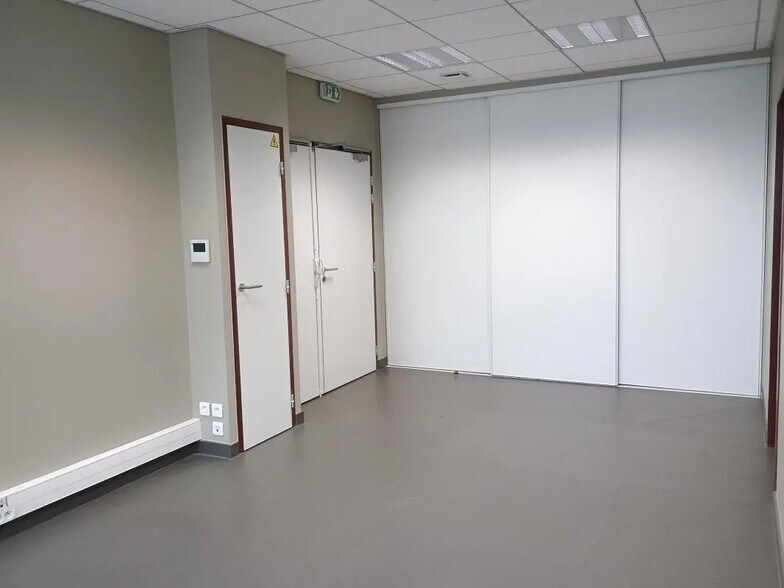 110 4 Rue Germaine Tillion, Saint-Genis-Pouilly à louer - Photo de l’immeuble – Image 2 sur 8