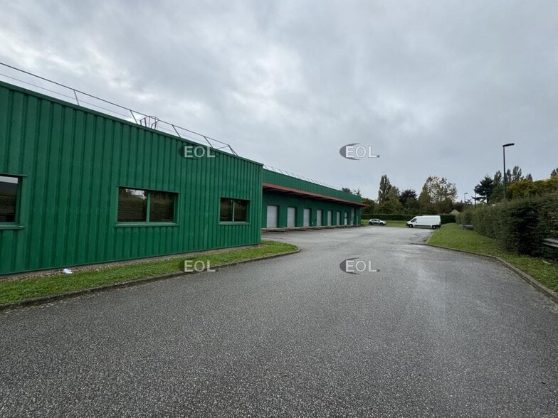 Industriel/Logistique dans Plaisir à louer - Photo de l’immeuble – Image 3 sur 10