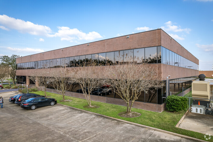2575 W Bellfort St, Houston, TX à louer - Photo de l’immeuble – Image 2 sur 4