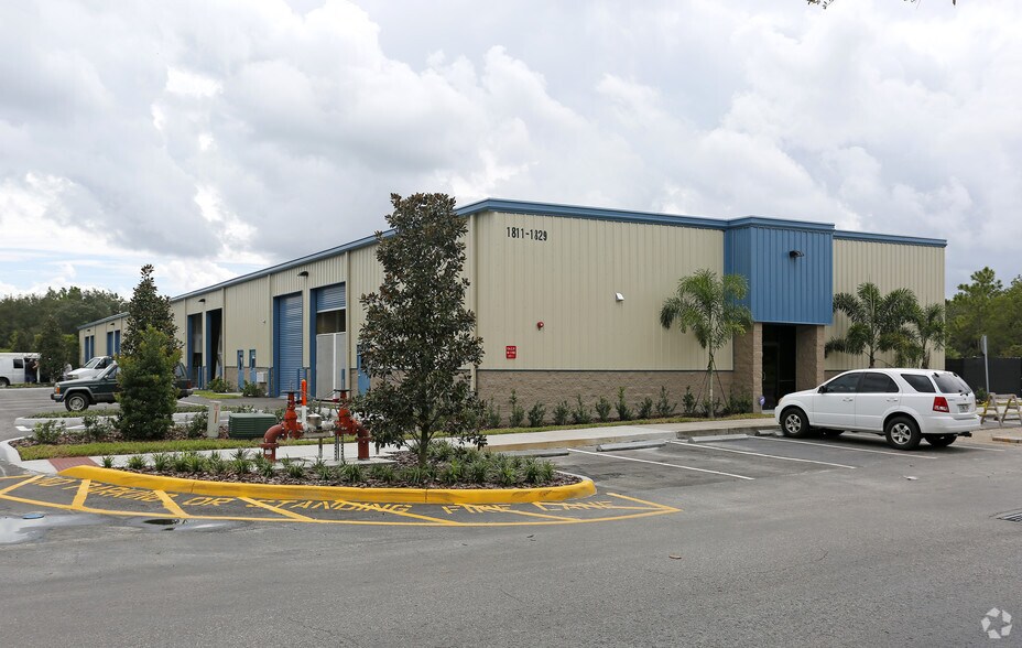 1731-1761 Business Center Ln, Kissimmee, FL à louer - Photo de l’immeuble – Image 3 sur 5