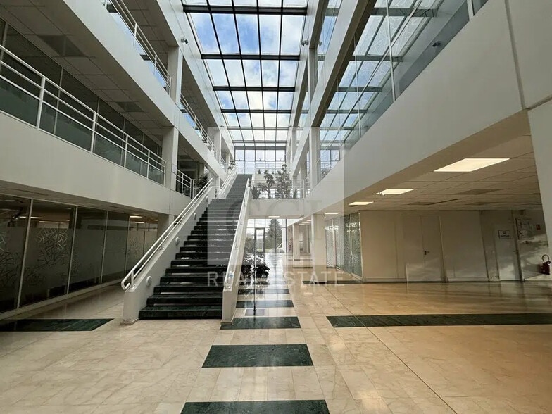 Bureau dans Bron à louer - Photo intérieure – Image 2 sur 12