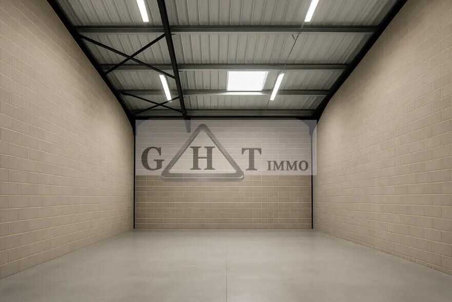 Industriel/Logistique dans Saint-Fargeau-Ponthierry à louer - Photo de l’immeuble – Image 1 sur 2