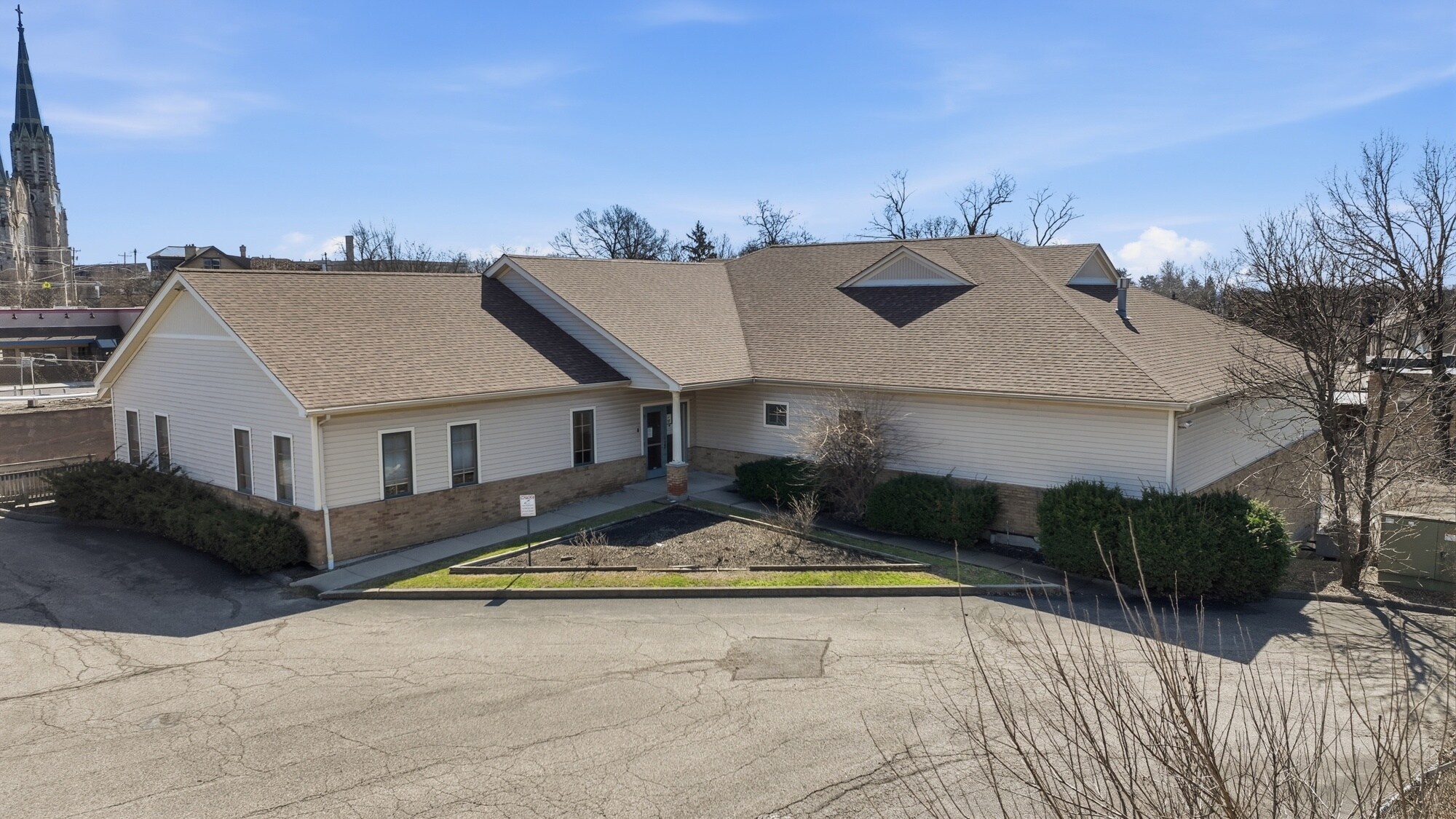 3751 Warsaw Ave, Cincinnati, OH à vendre Photo principale– Image 1 sur 12