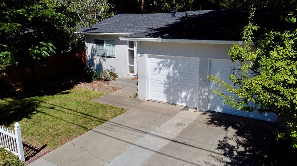1910 Menalto Ave, Menlo Park, CA à vendre - Photo de l’immeuble – Image 2 sur 11