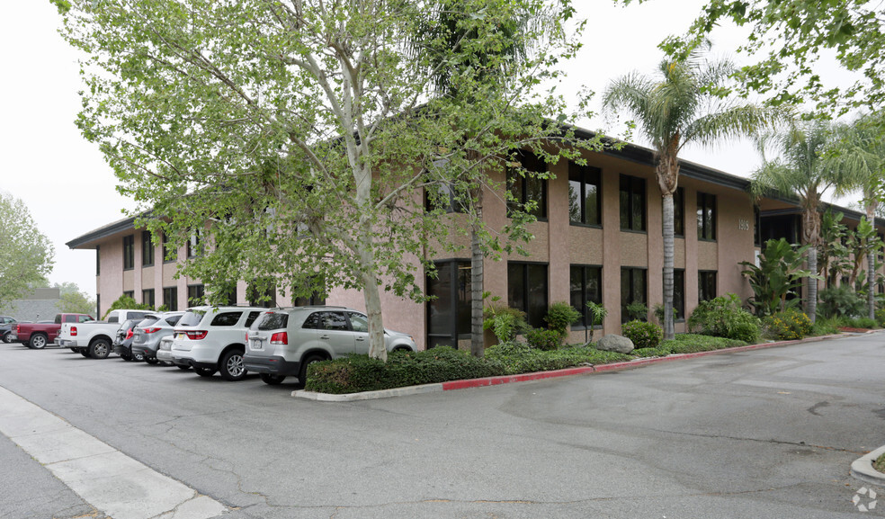 1918 Business Center Dr, San Bernardino, CA à louer - Photo principale – Image 1 sur 7