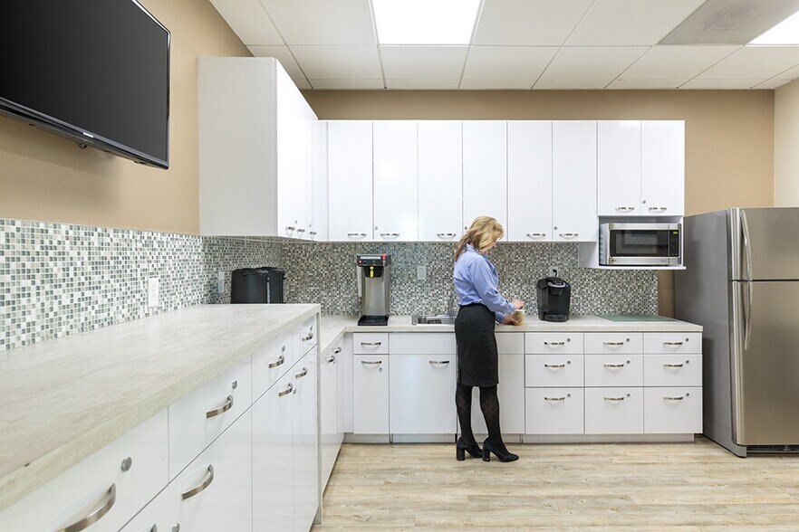 19200 Von Karman Ave, Irvine, CA à louer - Photo de l’immeuble – Image 2 sur 8