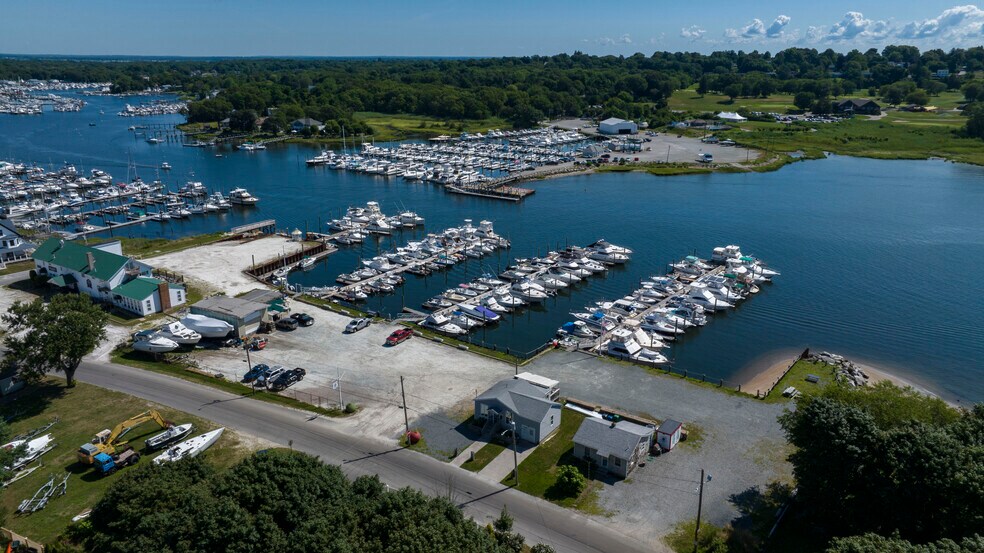 36 Bay Ave, Warwick, RI à vendre - Photo de l’immeuble – Image 3 sur 12