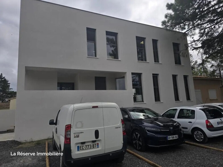 Bureau dans Aigues-Mortes à louer - Photo de l’immeuble – Image 1 sur 3