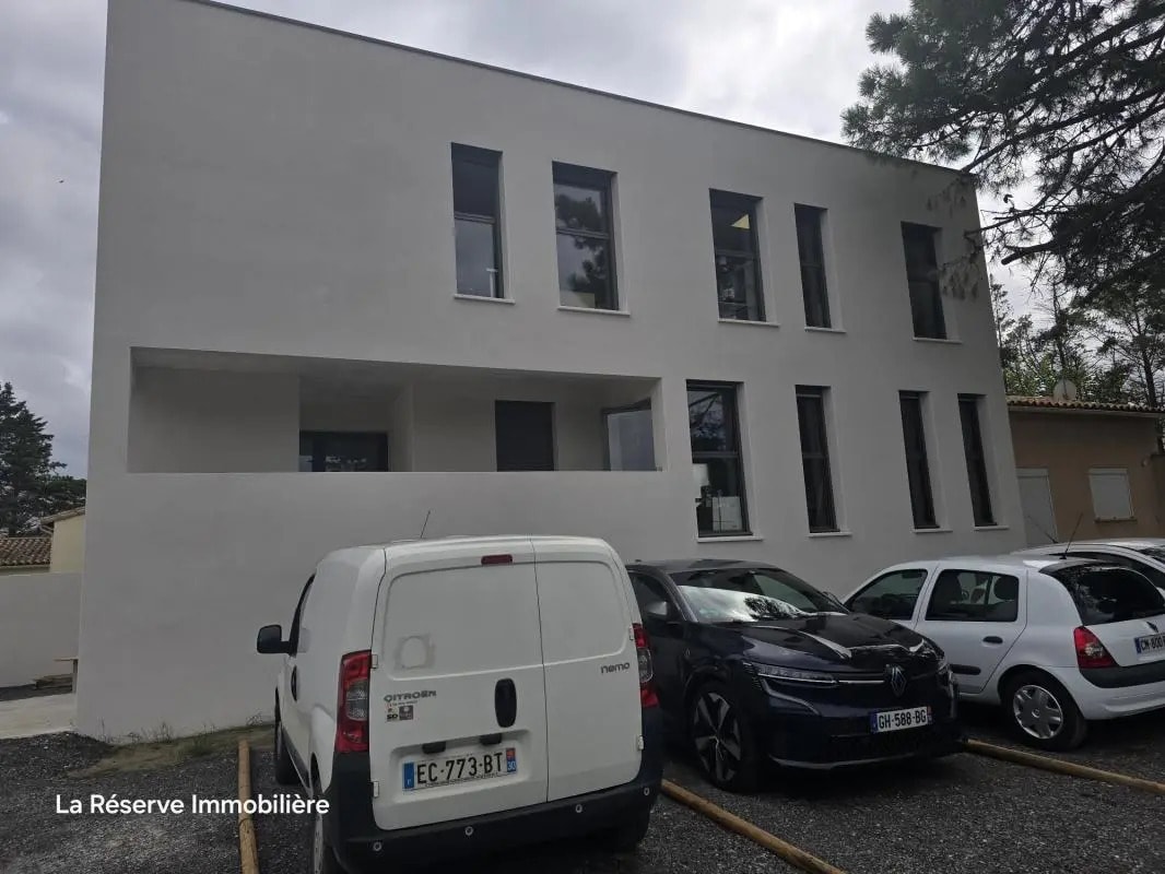 Bureau dans Aigues-Mortes à louer Photo de l’immeuble– Image 1 sur 4