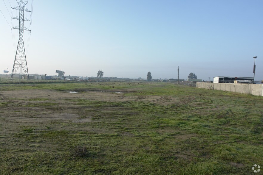 1 N Golden State Blvd, Fresno, CA à louer - Photo principale – Image 1 sur 2