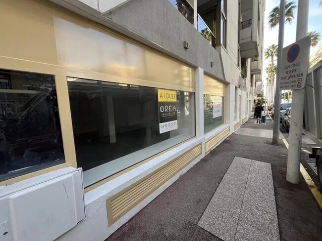 Plus de détails pour Local commercial à louer
