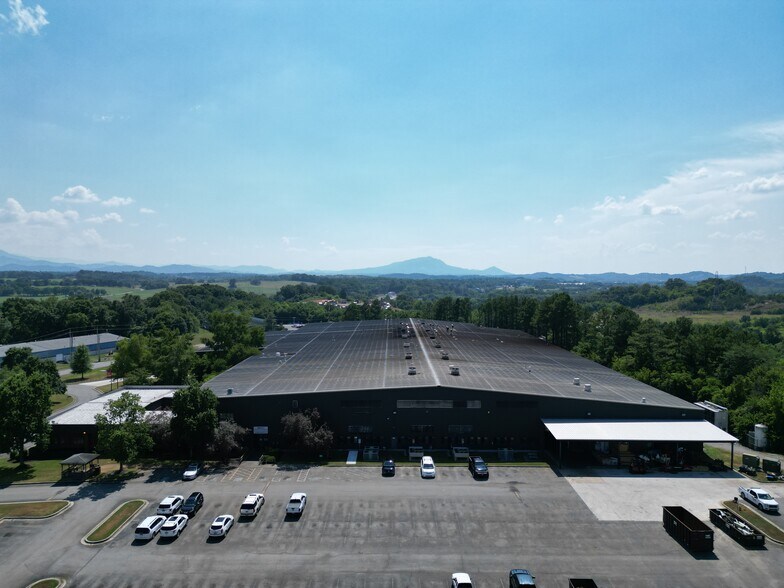 128 River Bend Dr, Sevierville, TN à louer - Photo de l’immeuble – Image 2 sur 20