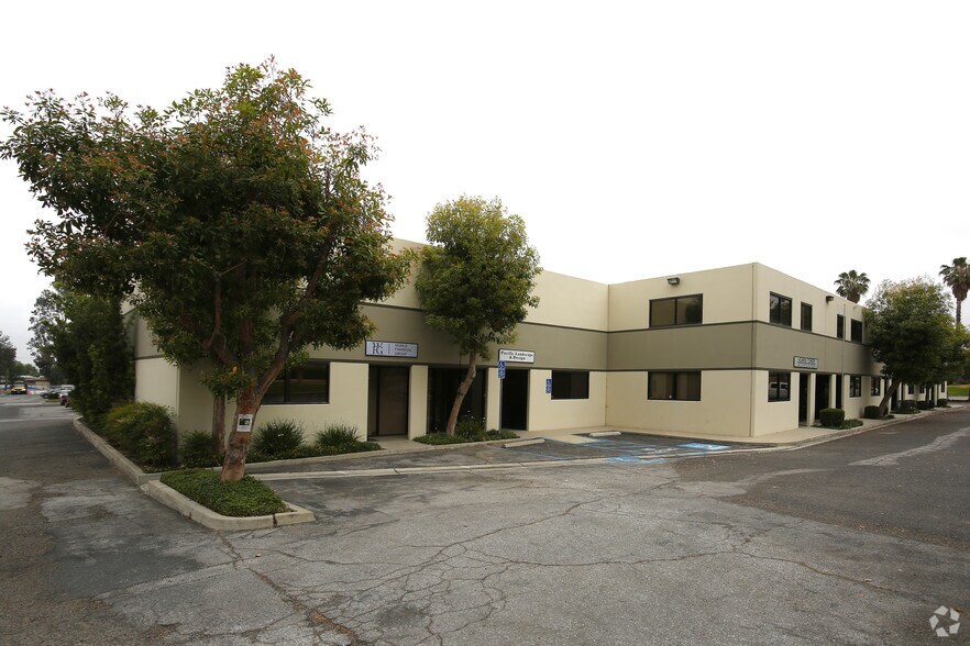 3267-3293 Trade Center Dr, Riverside, CA à louer - Photo de l’immeuble – Image 2 sur 5