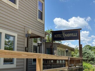 Plus de détails pour 245 N Jefferson St, Nashville, IN - Hôtellerie à vendre