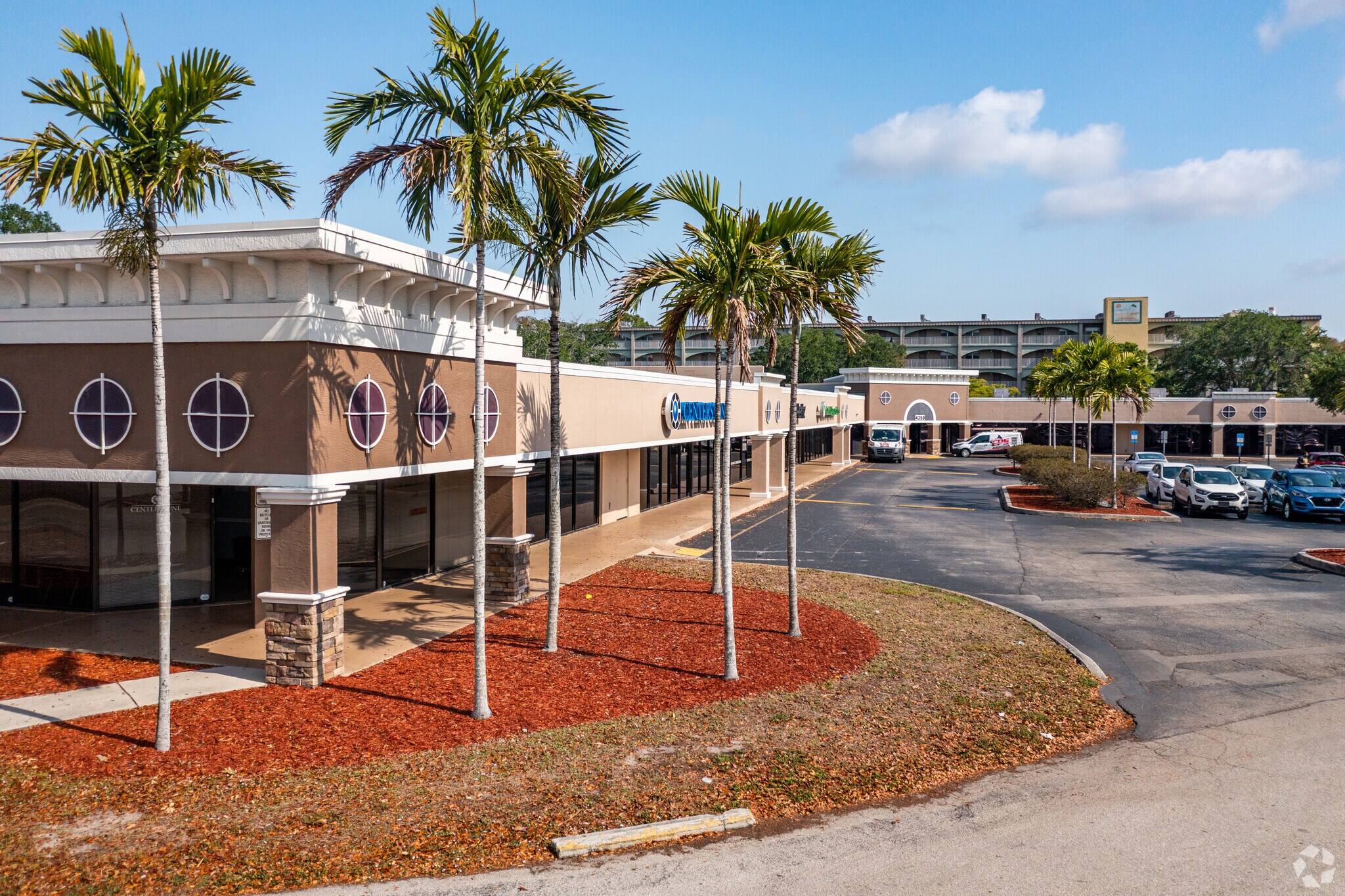 4350 Fowler St, Fort Myers, FL à louer Photo de l’immeuble– Image 1 sur 9