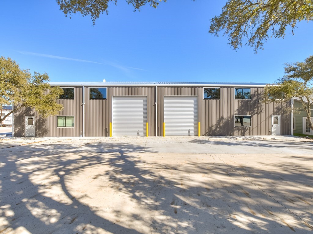 15210 Fitzhugh Rd, Austin, TX à louer Photo de l’immeuble– Image 1 sur 13