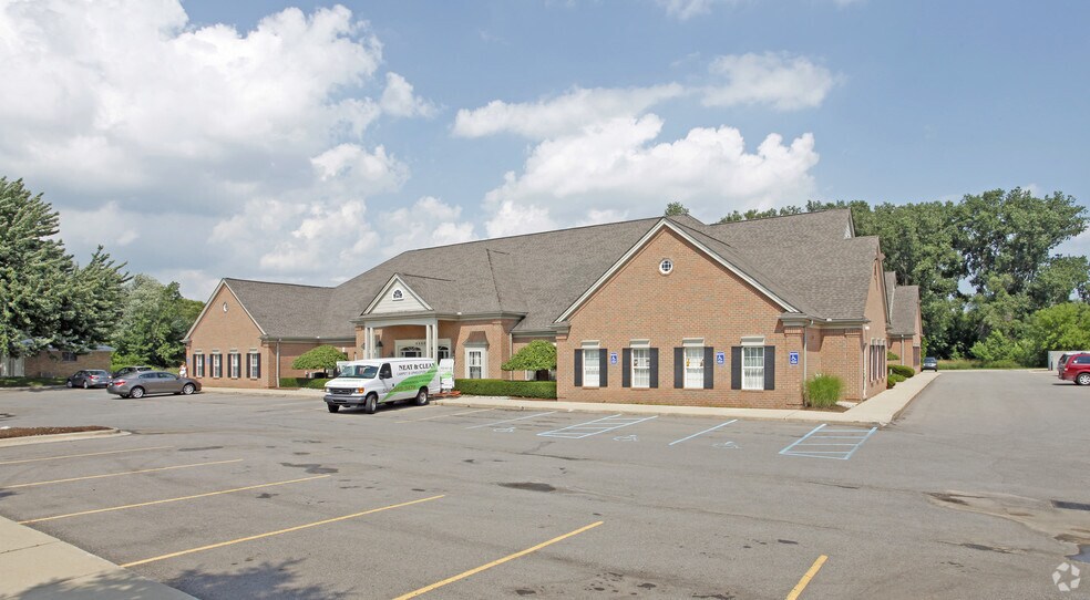 46600 Romeo Plank Rd, Macomb, MI à louer - Photo de l’immeuble – Image 2 sur 5
