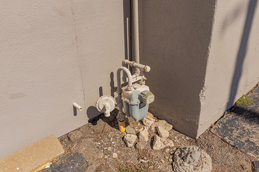 1627 S Hillside St, Wichita, KS à vendre - Photo de l’immeuble – Image 3 sur 118