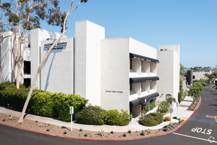 359 San Miguel Dr, Newport Beach, CA à louer - Photo principale – Image 1 sur 7