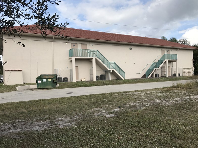1326 SE Malabar Rd, Palm Bay, FL à vendre - Photo de l’immeuble – Image 2 sur 7
