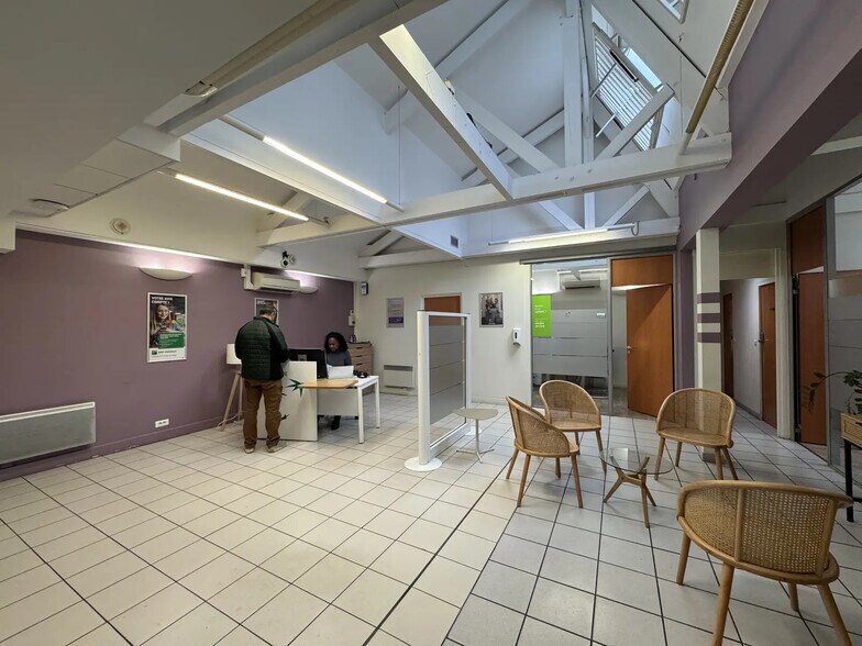 4 Place Saint-Fargeau, Paris à louer - Photo de l’immeuble – Image 2 sur 16