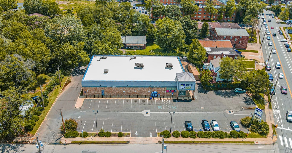 2503 Welsh Rd, Philadelphia, PA à louer - Photo de l’immeuble – Image 3 sur 5