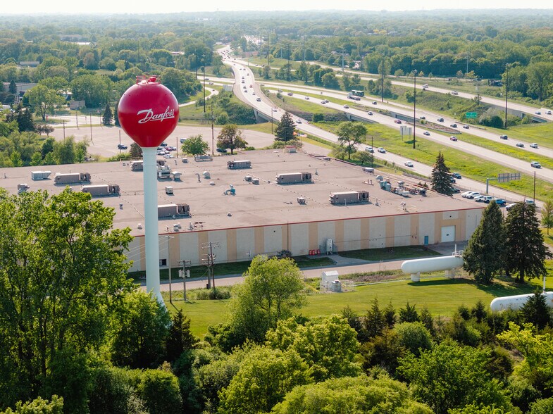 14900 Technology Dr, Eden Prairie, MN à louer - Photo de l’immeuble – Image 2 sur 14