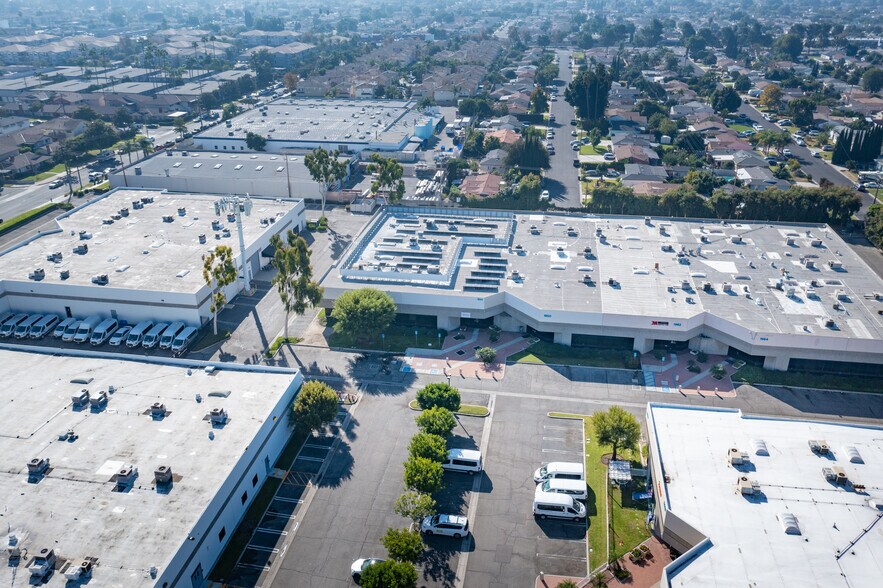 1940-1964 W Corporate Way, Anaheim, CA à vendre - Photo de l’immeuble – Image 3 sur 3