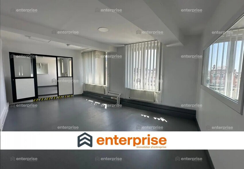 Bureau dans Saint-Quentin à louer - Photo intérieure – Image 1 sur 3