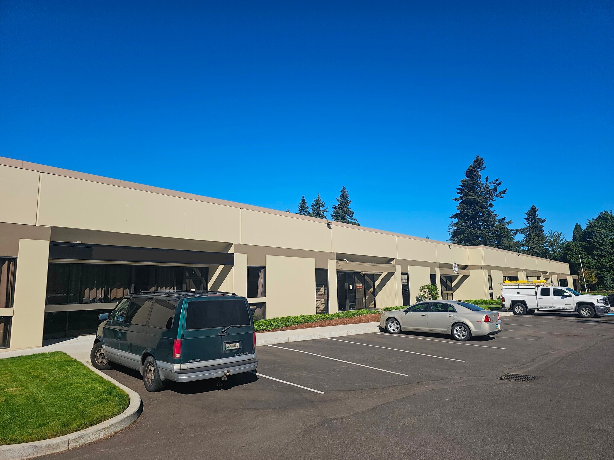 9325-9425 SW Commerce Cir, Wilsonville, OR à louer Photo de l’immeuble– Image 1 sur 43
