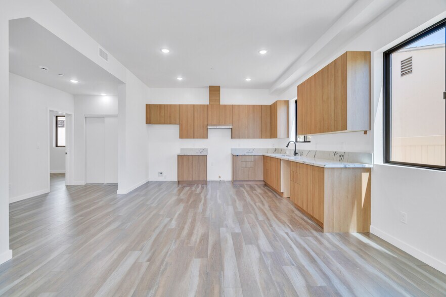 5622 Willowcrest Ave, North Hollywood, CA à vendre - Photo intérieure – Image 3 sur 14