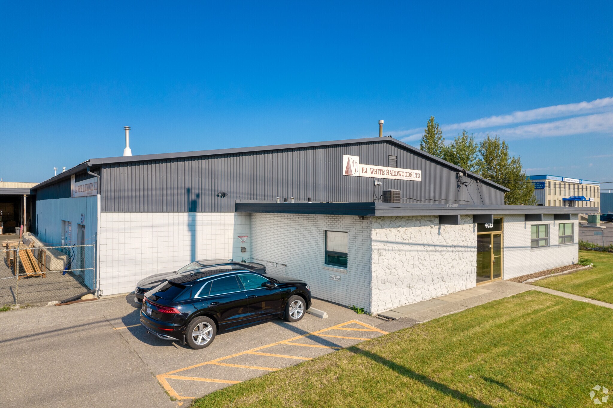 4033 11th St SE, Calgary, AB à louer Photo de l’immeuble– Image 1 sur 5