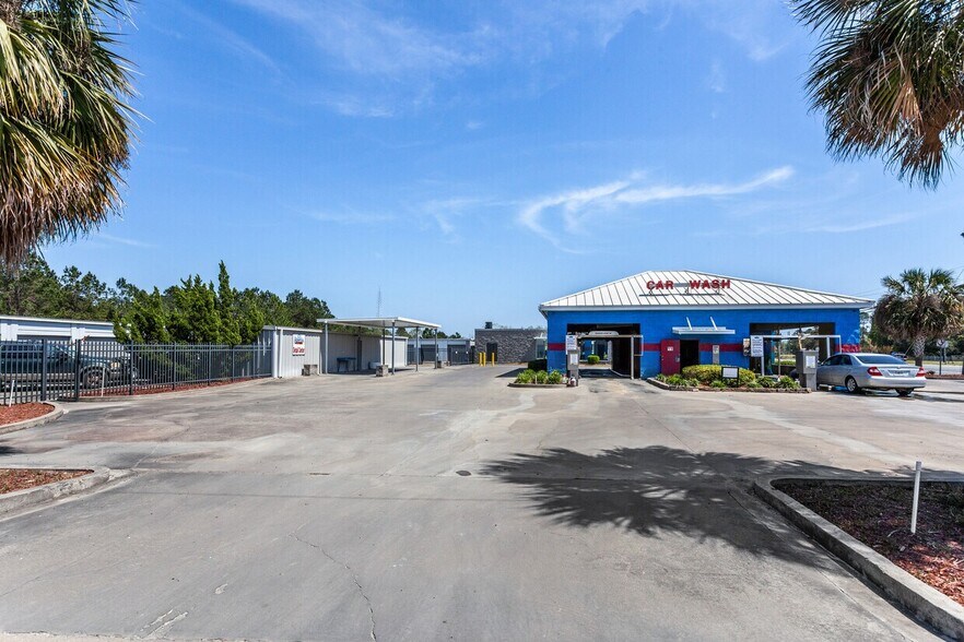 Laundromat and Car Wash for Sale portefeuille de 2 biens à vendre sur LoopNet.fr - Photo de l’immeuble – Image 3 sur 4
