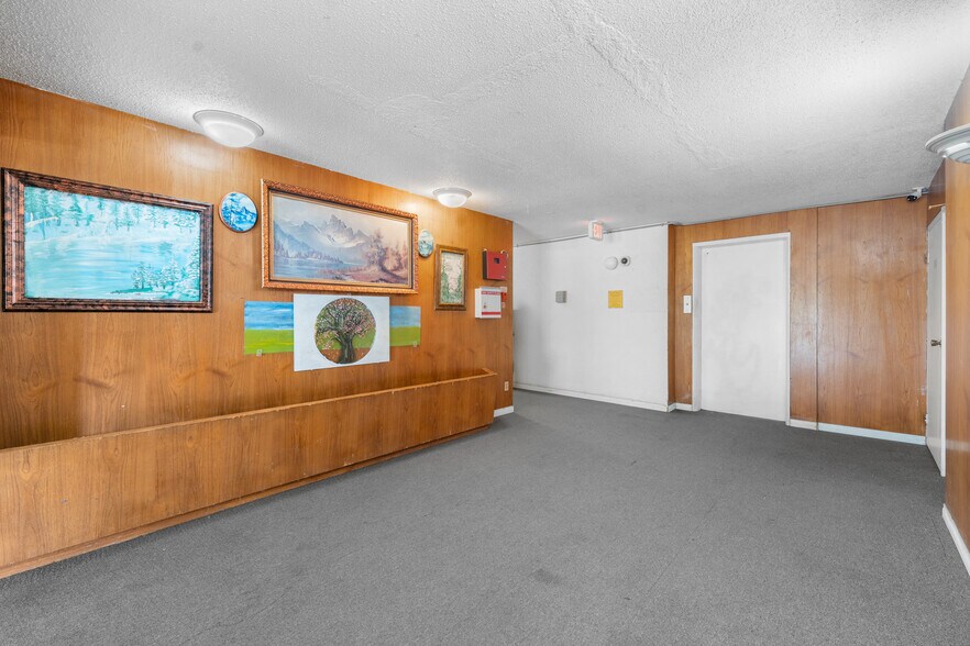 325 Ash St, New Westminster, BC à vendre - Photo de l’immeuble – Image 3 sur 11