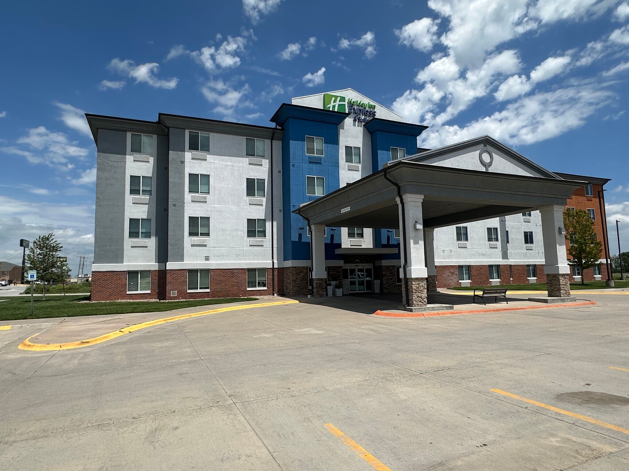 4020 S Grand Ave, York, NE à vendre Photo de l’immeuble– Image 1 sur 22