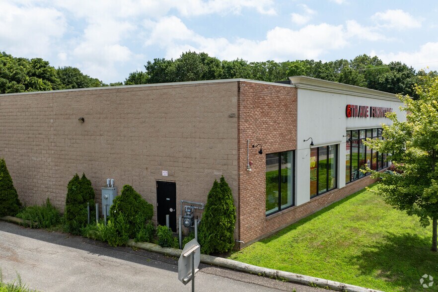 2145 Rt 112, Medford, NY à vendre - Photo de l’immeuble – Image 3 sur 5