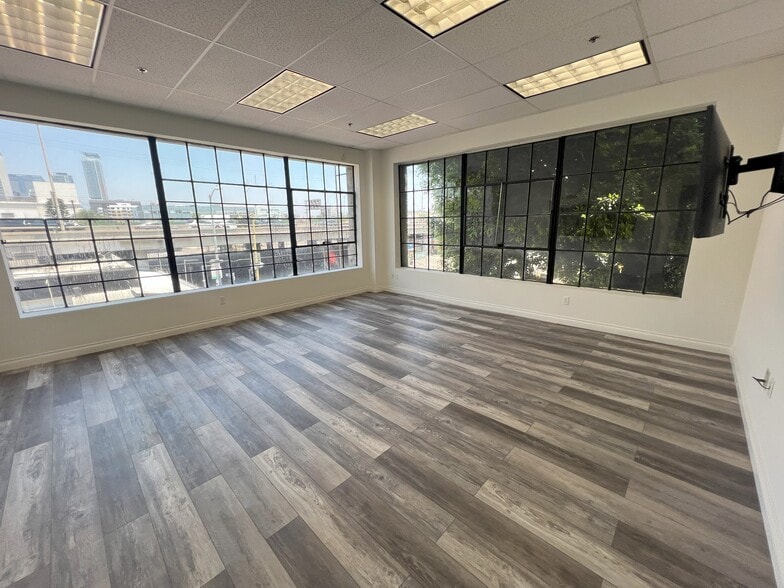 1801 S Hill St, Los Angeles, CA à louer - Photo de l’immeuble – Image 2 sur 19