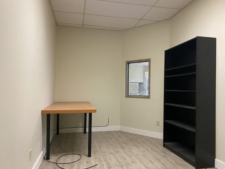 22A Ripley Av, Toronto, ON à louer - Photo de l’immeuble – Image 2 sur 6