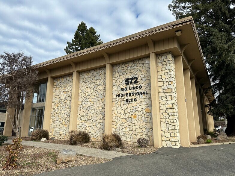 572 Rio Lindo Ave, Chico, CA à vendre - Photo de l’immeuble – Image 1 sur 12