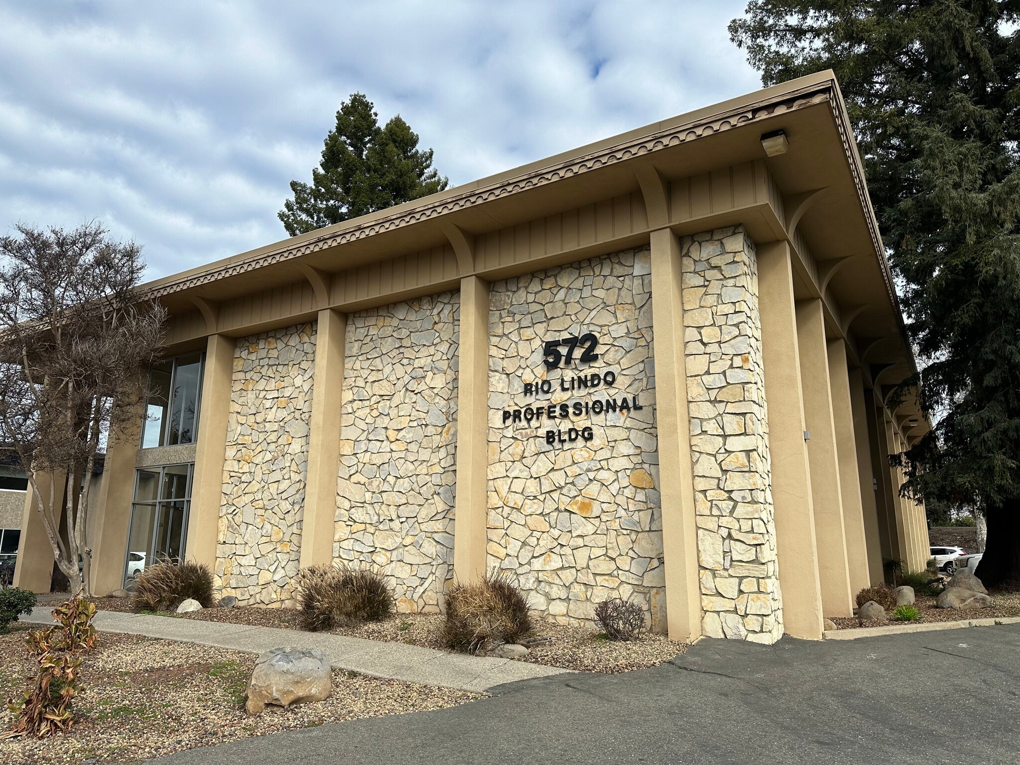 572 Rio Lindo Ave, Chico, CA à vendre Photo de l’immeuble– Image 1 sur 13