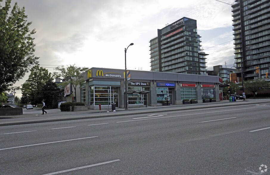 8615-8631 Granville St, Vancouver, BC à louer - Photo de l’immeuble – Image 2 sur 9