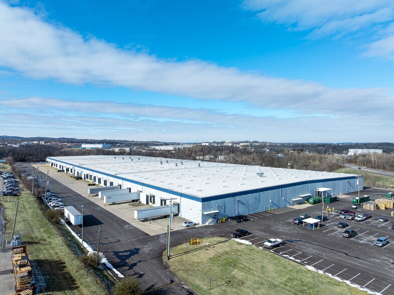 538 Myatt Dr, Madison, TN à louer - Photo de l’immeuble – Image 2 sur 7