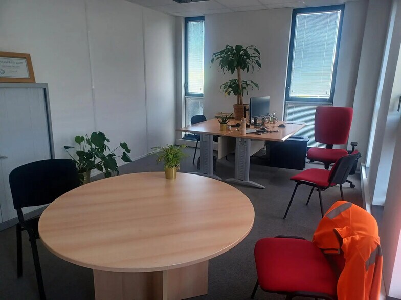 Bureau dans Marseille à louer - Photo de l’immeuble – Image 2 sur 7